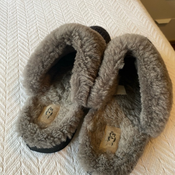 UGG Black Knit Slippers with Fur Trim - Picture 4 of 8